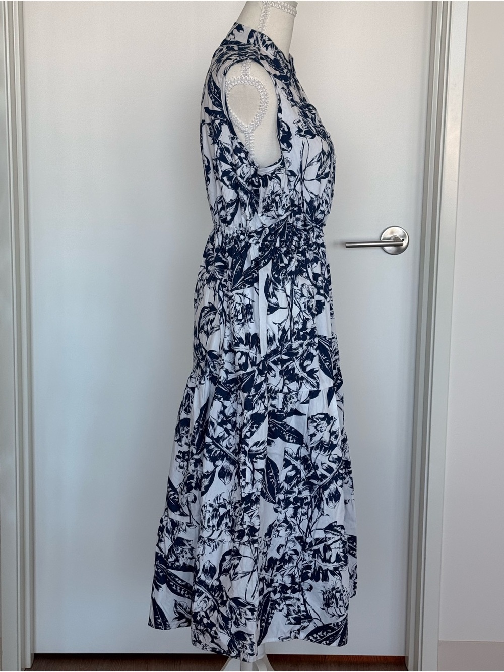 NWT Sleeveless Navy Floral Midi Dress - Size L - Picture 6 of 10